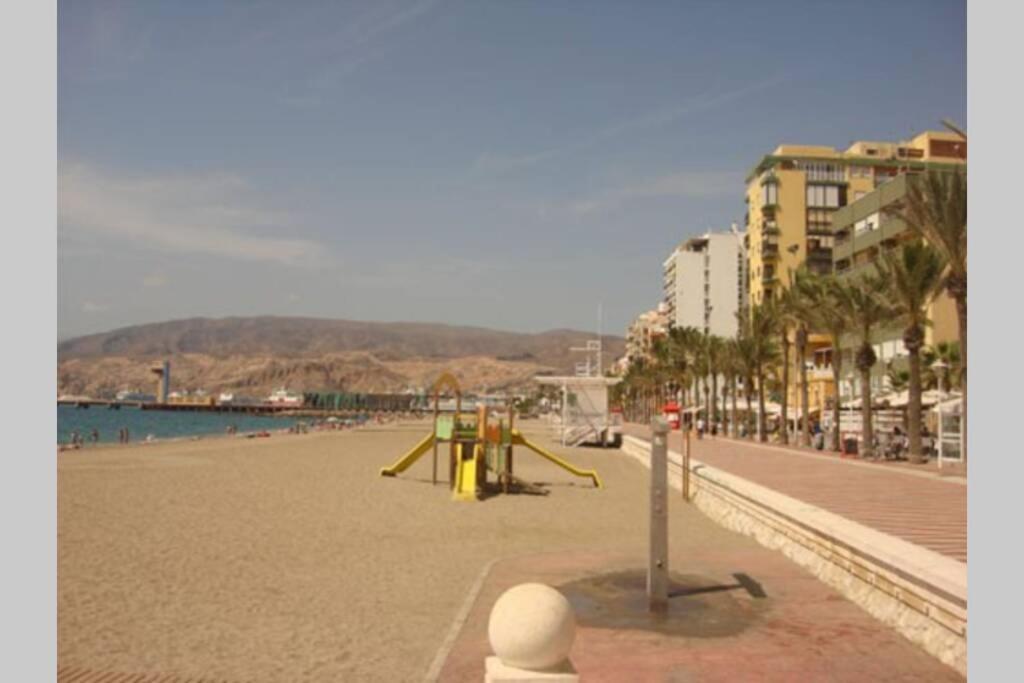 El Rinconcito Cubano En La Playa Apartman Almería Kültér fotó